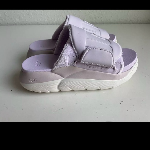 Cute comfy Ugg sliders! - Picture 6 of 9